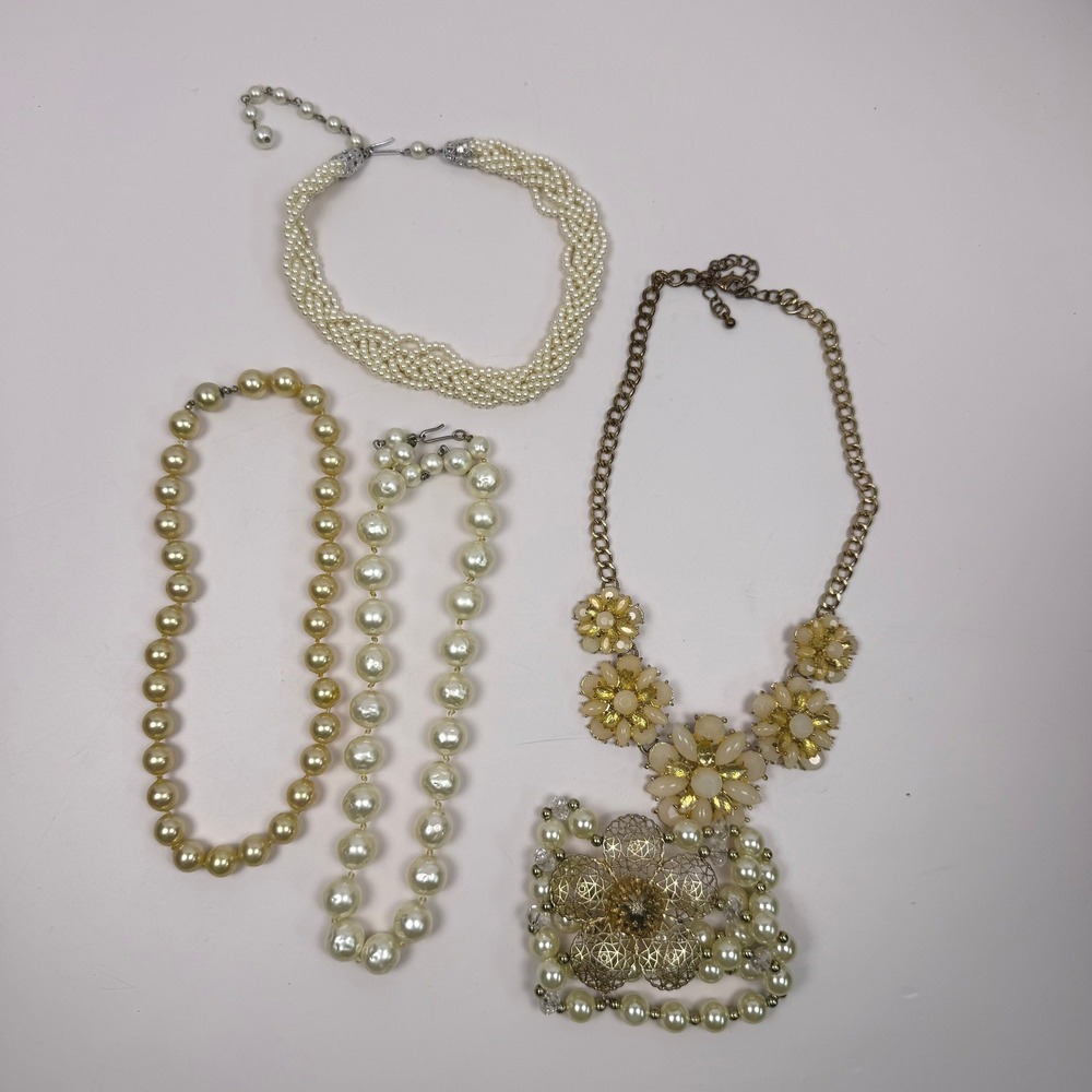 Unbranded Vintage Cottagecore Women Necklace Lot Cream Faux Pearl Floral Gold